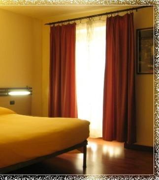 Duomo Apartments نابولي الغرفة الصورة